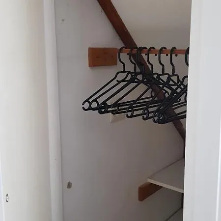 T-rots, Prachtig Zomerhuis アパート