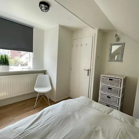 T-rots, Prachtig Zomerhuis Noordwijk