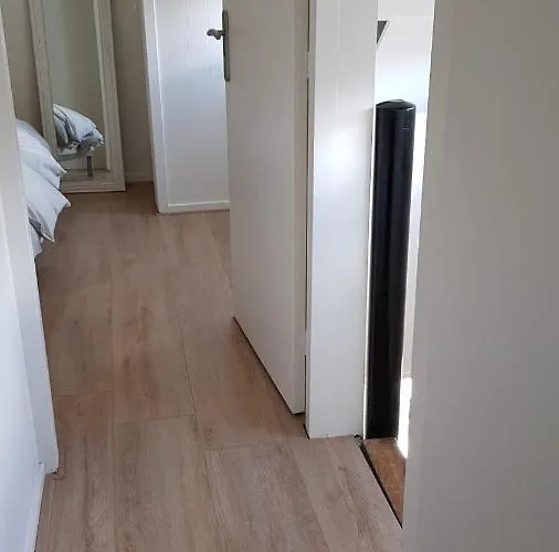 T-rots, Prachtig Zomerhuis Апартаменты *